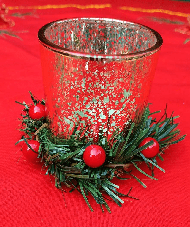 Glass and Berry Wreath Tealight Gift
