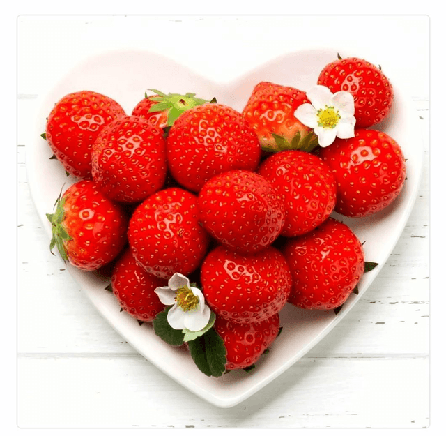 Strawberries & Lillies Candle 