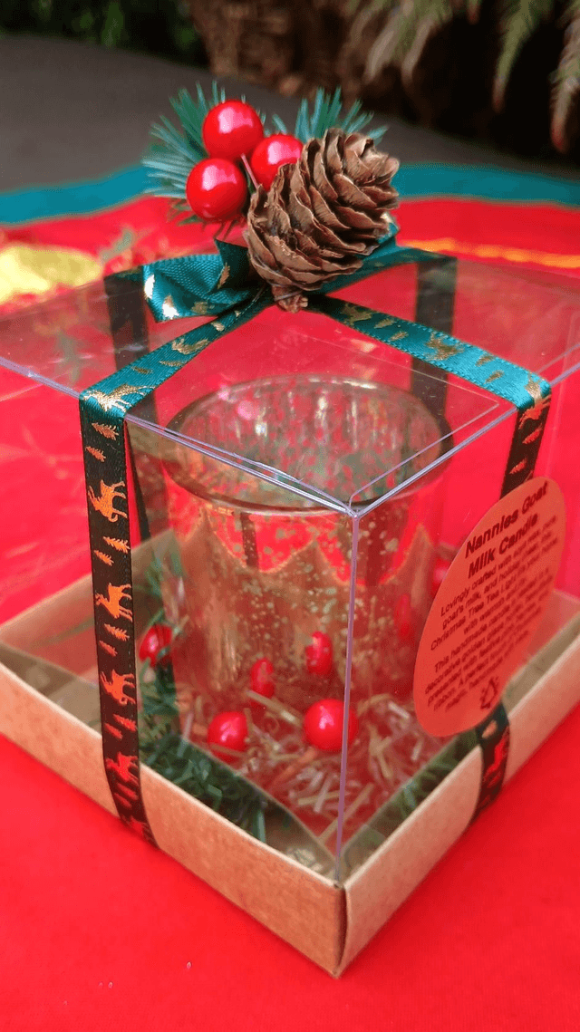 Glass and Berry Wreath Tealight Gift