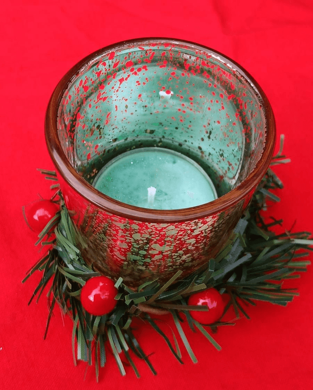Glass and Berry Wreath Tealight Gift